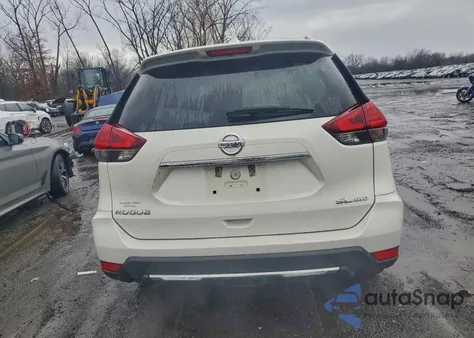 2017 Nissan Rogue Sv z USA, uszkodzony, nr VIN 5N1AT2MV4HC848529